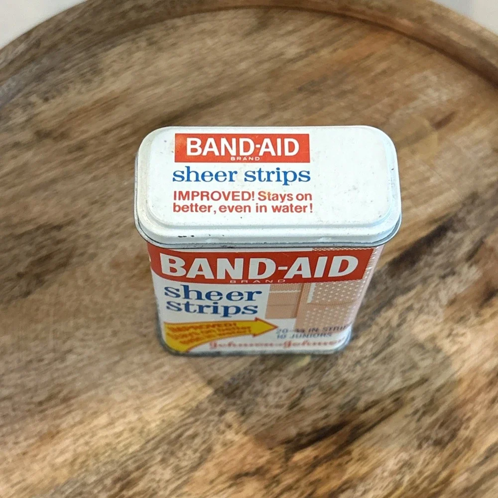 vintage Johnson & Johnson BandAid Sheer Strips metal tin. 1960. Medical.hinged.